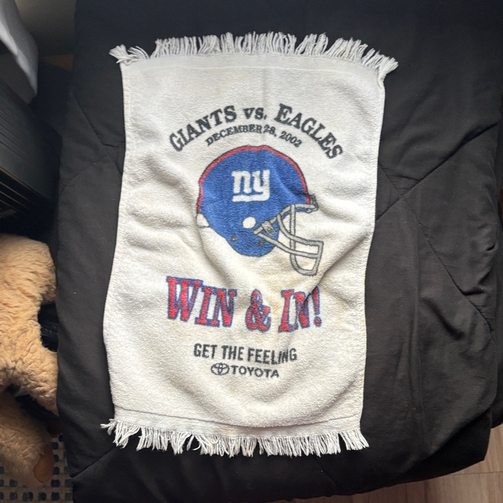 Giants vs. Eagles Commemorative 2002 Towel. Very rare!!!!